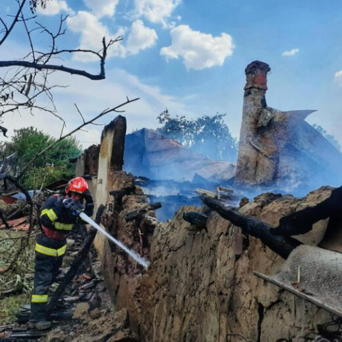 Incendiu violent în Teiușu, Giurgiu: Flăcările au afectat două locuințe