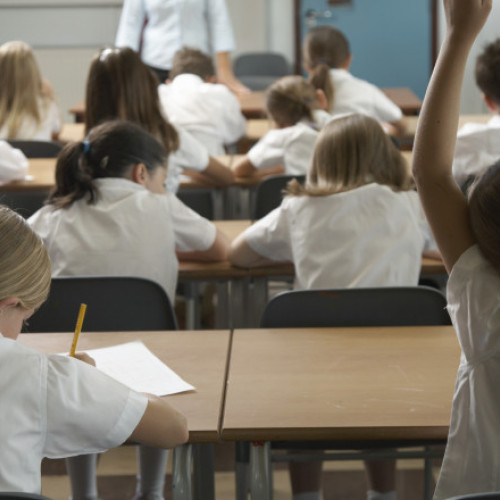 În anul școlar 2025-2026 vor fi eliminate mai multe categorii de burse școlare. Ministrul Educației: „Nu ne mai permitem financiar”