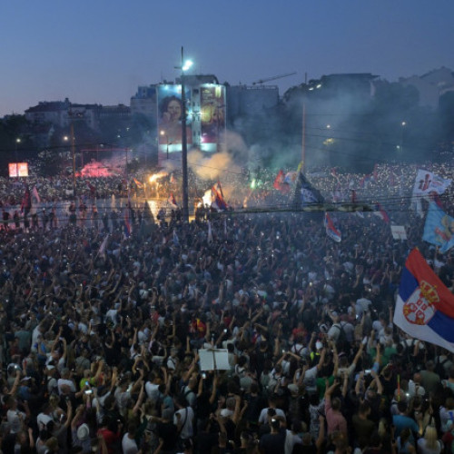 Galerie Foto Zeci de mii de persoane s-au adunat să protesteze la Belgrad și să ceară alegeri anticipate