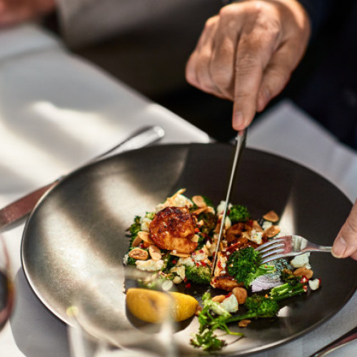 Video Românii ies mai rar la restaurant. Sectorul HoReCa a înregistrat pierderi de 8% numai în primele luni din acest an