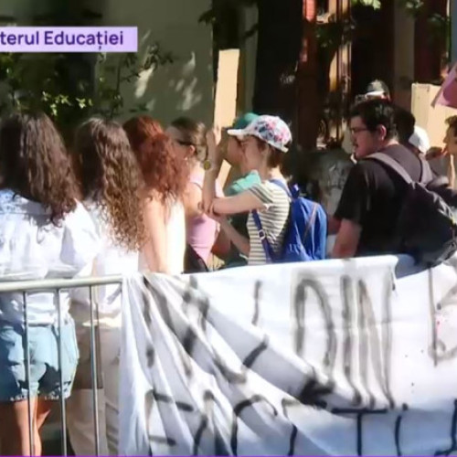 Studenții cer Guvernului să nu le scadă bursele și să continue investițiile în educație. Nou apel la o zi după protestele din țară