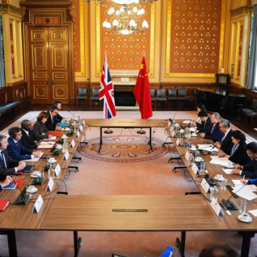 Tensiuni între Londra și Beijing pe tema noilor reguli britanice privind influența străină
