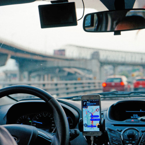 Fiscul descoperă o fraudă uriașă în transportul alternativ cu prejudicii de sute de milioane de lei