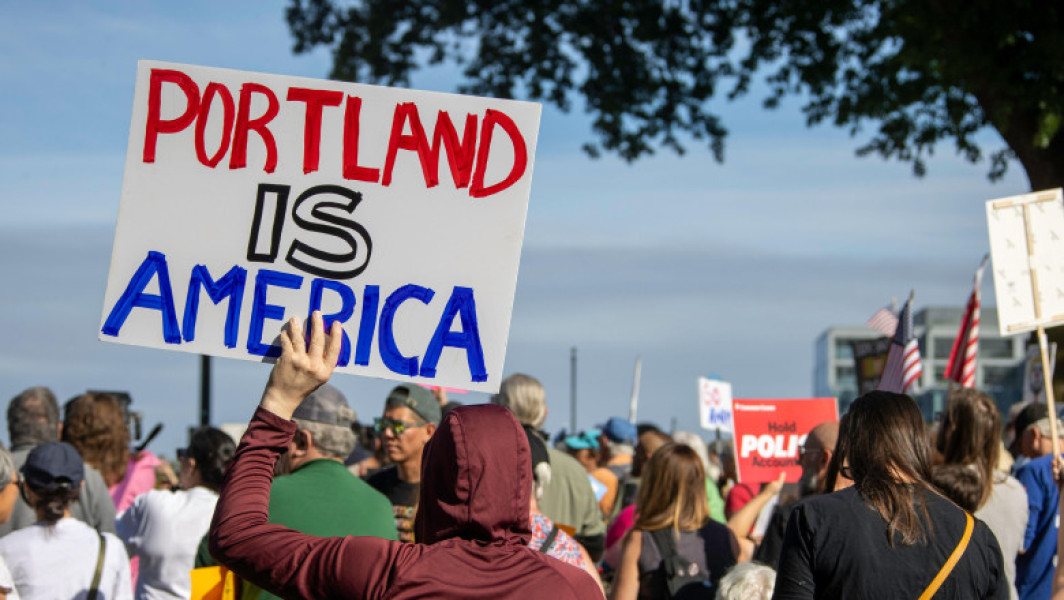 Proteste violente și gaze lacrimogene în Portland afectează viața locuitorilor