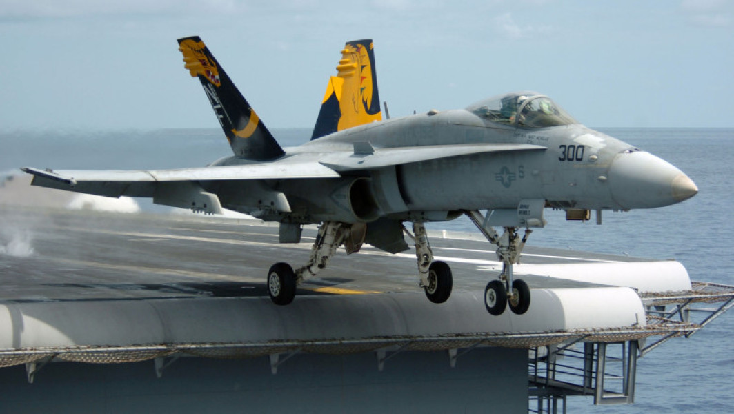 Pentagonul va desemna săptămâna aceasta constructorul noului avion stealth pentru Marina SUA