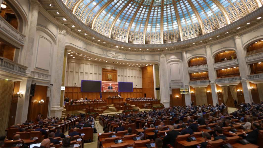 Controverse în coaliție după propunerea USR pentru Parlament cu 300 de aleși