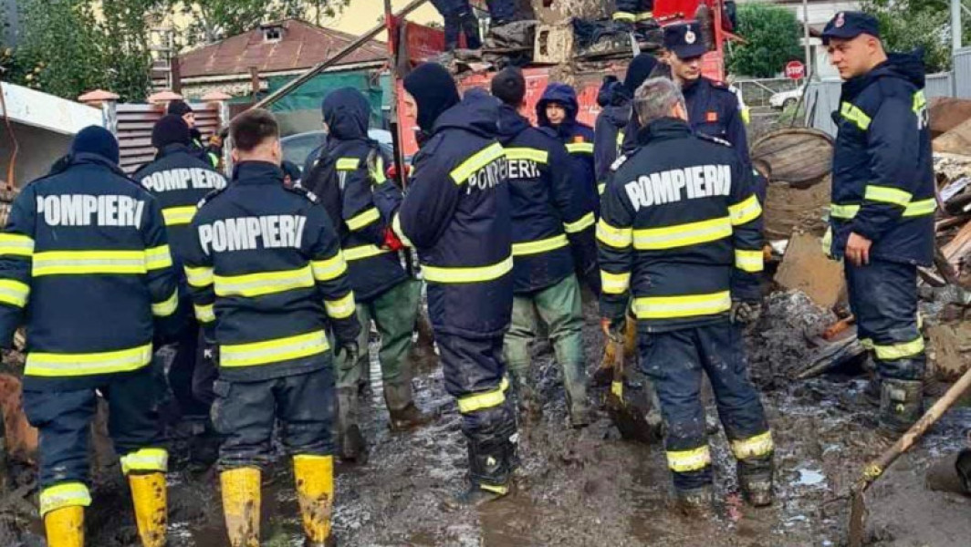 STS anunță creștere importantă a apelurilor la 112 în timpul codului roșu de ploi