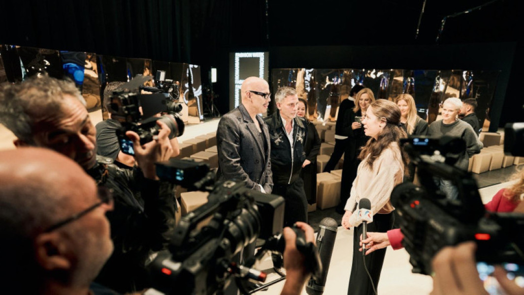 Mirabela Grădinaru s-a întâlnit cu tinerii designeri la Romanian Fashion Week Bucharest 2025