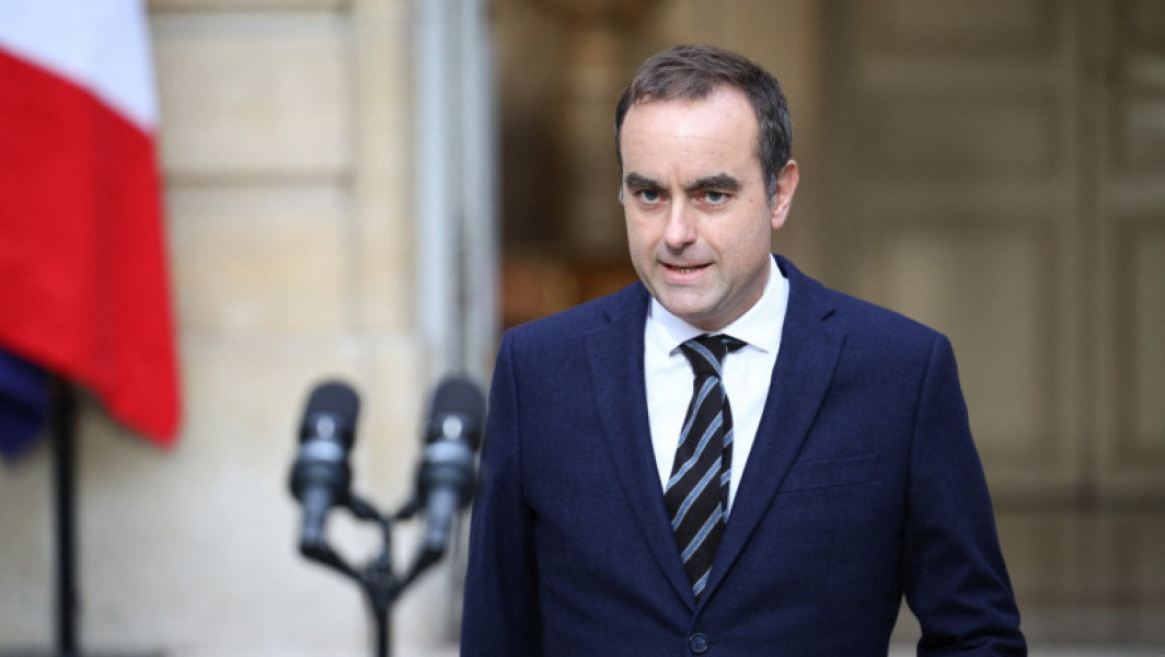 Prim-ministrul interimar al Franţei: nu este momentul să schimbăm preşedintele Macron