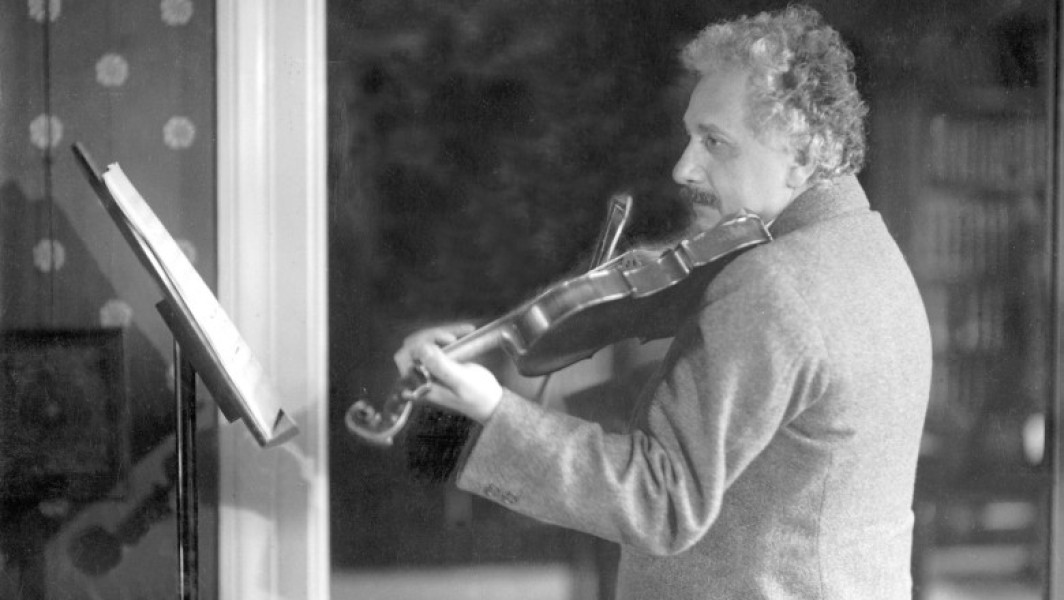 Vioara lui Albert Einstein vândută la licitație pentru peste un milion de lire sterline