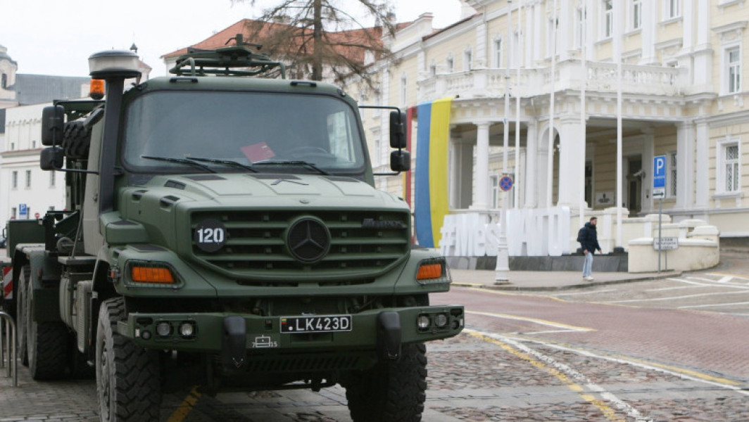 Germania livrează peste 1.000 de camioane militare Ucrainei pentru sprijin logistic