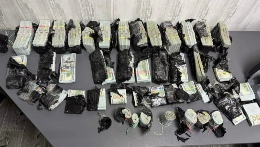 Ucrainiancă prinsă la frontiera România cu aproape un milion de dolari ascunși în mașină