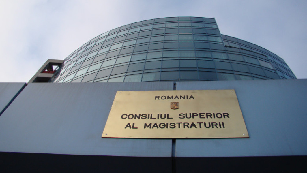 CSM contrazice premierul Bolojan privind pensiile magistraţilor şi jalonul PNRR