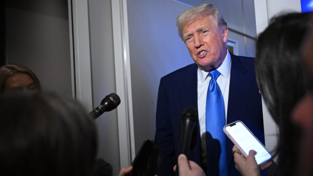 Donald Trump trezește noaptea angajații în timpul zborurilor oficiale cu Air Force One