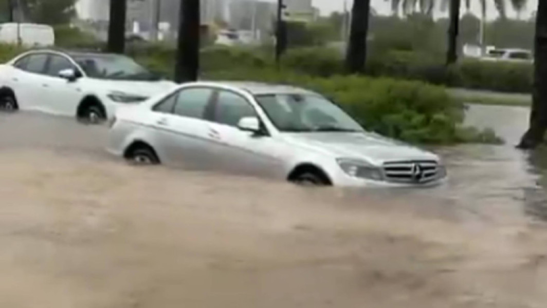 Ploi torențiale blochează turiștii și afectează traficul pe coasta mediteraneană a Spaniei
