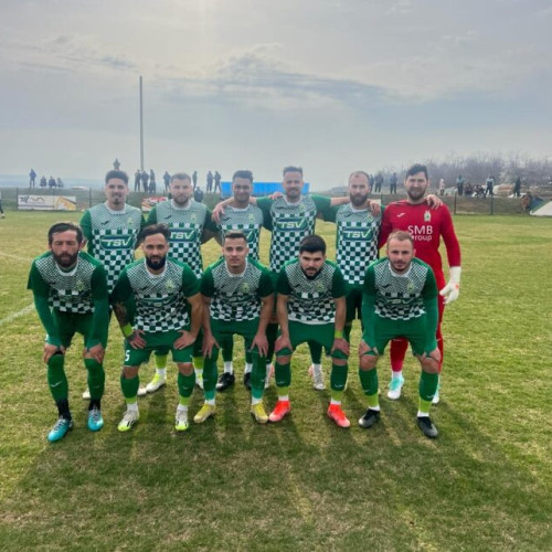 Fotbal - Derby-ul marilor echipelor, programat sâmbătă, pe stadionul Remuș! Află cine va obține victoria: Energia Remuș sau Victoria Adunații Copăceni! Meciul se anunță a fi unul plin de ambiții și orgolii.