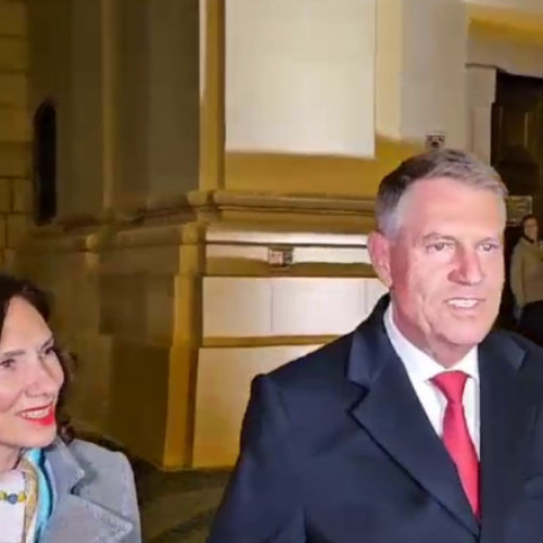 Președintele Klaus Iohannis și soția sa au fost prezenți la Înviere în Sibiu: mesajul liderului statului pentru credincioșii catolici.