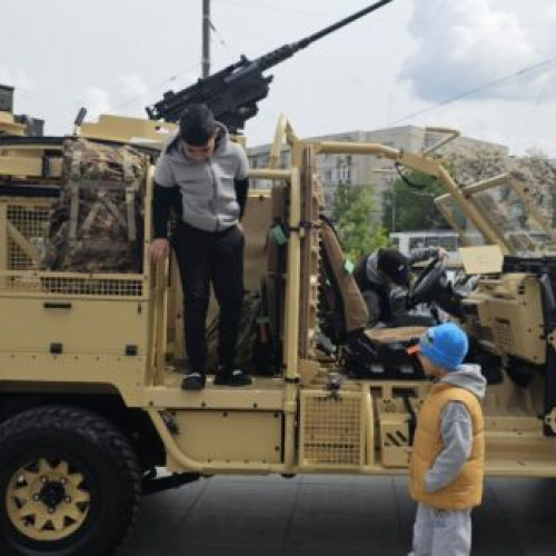 Militarii din trupele NATO, la AFI Cotroceni pentru carieră militară | FOTO