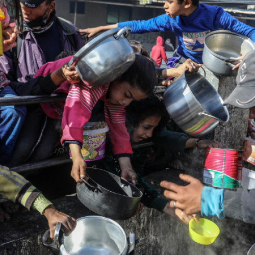 Blocate alimente și medicamente în Egipt din cauza închiderii punctului de trecere Rafah