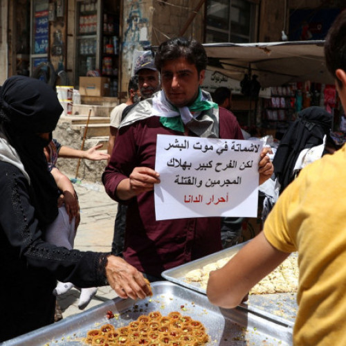 Petreceri cu artificii după moartea "măcelarului din Teheran". Iranienii au dansat și au împărțit prăjituri în Berlin și Londra (VIDEO)