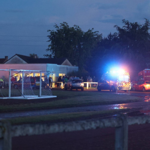 Tragedia de pe terenul de fotbal din Franța: Un fulger a lovit și a provocat moartea unui om și rănirea altor trei