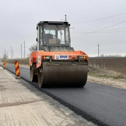 Lucrările de reparații ale drumurilor din Giurgiu continuă în ciuda caniculei